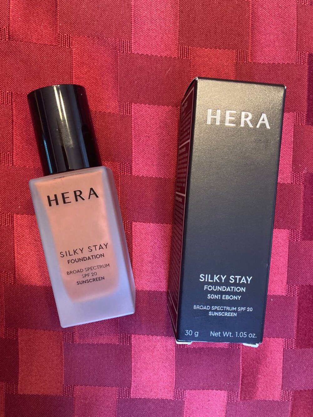Hera Collection Silky Stay Foundation - 50N1 - Ebony